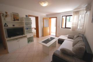Apartments with parking space Njivice, Krk - 21856 - 1