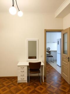 Spacious 2BR Apartment - Balcony & Prime Location - 6