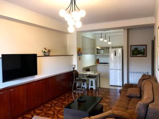 Spacious 2BR Apartment - Balcony & Prime Location - 5