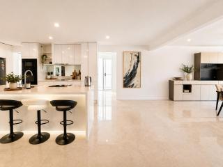 Azure Waters | 4BR Stylish Waterfront Stay in GC - 1