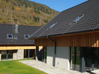 Mountain Chalet Chapeau - 3