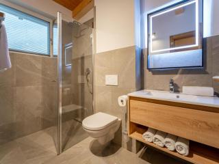 Mountain Chalet Chapeau - 2