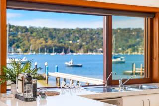 Waterfront Scotland Island Holiday Home - Family & Pet Friendly - 3 Bedrooms - Wifi - Netflix - Private Jetty - 8