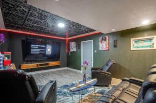 Private Theater Retreat Stylish 2BR 10min to Siesta Key - 4
