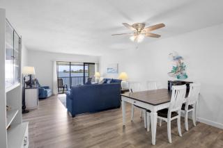 Dans Florida Condos Baycation Bay at Runaway Bay - 4