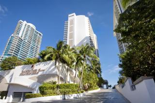 DoubleTree by Hilton Ocean Point Resort - North Miami Beach - 9