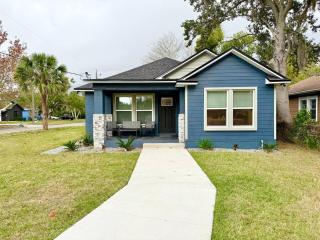 Newly built, spotless home. Close to downtown! - 8