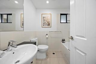 Resort-Style 3BR River and Hosp plus Parking and Pool - 2