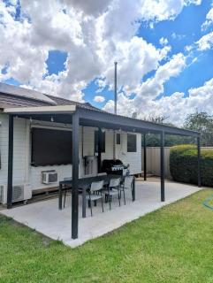 Yarrawonga Holiday House with Open Fireplace - 6