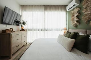 Modern 2BR Condo with Rooftop Pool Near 5th Ave - 9