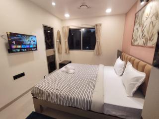 Lalji's Hotel & Restaurant - 2