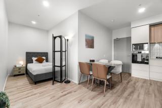 Adelaide Central 1BR Apt with Gym, Sleeps 4 Guests - 1