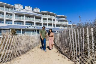 Madison Beach Hotel, Curio Collection by Hilton - 3