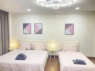 4BR Townhome Sleeps 10 Near Nimman and MAYA mall - 4