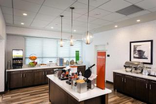 Hampton Inn & Suites by Hilton Seattle/Northgate - 1