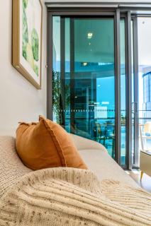 Queens Wharf City Charm w/ Balcony Views - LV 15 - Apartment - 3