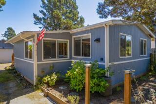 Enjoy Coastal Comfort in This Relaxing Retreat - 4