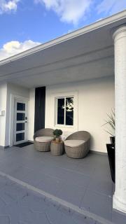 Beautiful House 7 min from Miami Airport w FREE parking - 2