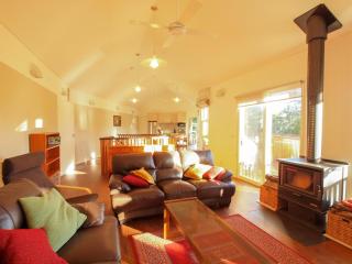 Beeches- Timber clad house, quiet location - 9