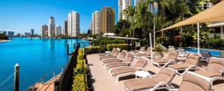Cavill Ave Waterfront Apt with Pool & River View - 9