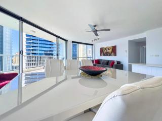 Cavill Ave Waterfront Apt with Pool & River View - 5