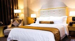 Golden Phoenix International Hotel - 3