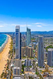 Ocean Surfers Paradise - Beachfront 2 & 3 Bedroom Residences by Gold Coast Holidays - 2