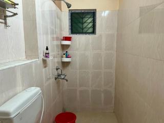 Spacious & Cozy 2-Bedroom Stay - 4