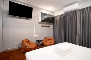 Townhouse 37 in Pratunam Bangkok Soi Ratchaprarop 10 - 1