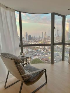 Superb city center view with floor-to-ceiling windows three bedrooms Stunning views of the Bund Shanghai Tower Yu Garden and Peoples Square - 4