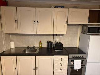 Budget 3 Bed House in Tralee Secure Parking - 9