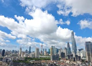 Superb city center view with floor-to-ceiling windows three bedrooms Stunning views of the Bund Shanghai Tower Yu Garden and Peoples Square - 0