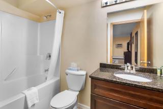 Days Inn by Wyndham Minot - 9