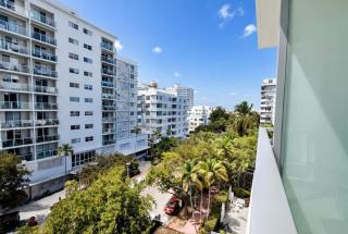 Dolce by Wyndham Miami Beach - 1