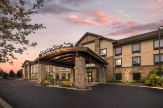Hampton Inn & Suites Bend - 7
