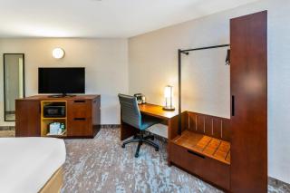 Comfort Inn East - 8