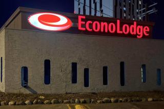 Econo Lodge Motel Village - 8