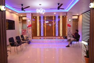 The Royal Dining Restaurant & Motel - 8