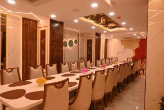 The Royal Dining Restaurant & Motel - 6