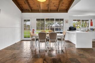 Luxe Farmhouse with solar heated pool and bbque - 5