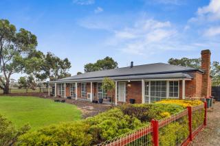 Luxe Farmhouse with solar heated pool and bbque - 6