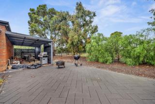 Luxe Farmhouse with solar heated pool and bbque - 2