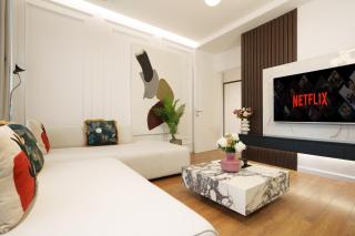 Luxury Lake View Apartment Private Jacuzzi - 4