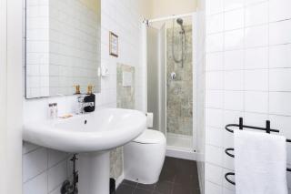 Spacious & Bright, next to the Duomo of Florence, Michelangelo, with Patio - 6
