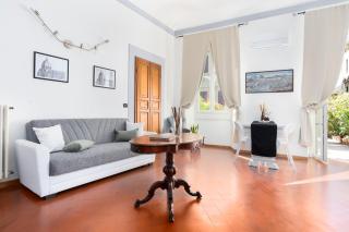 Spacious & Bright, next to the Duomo of Florence, Michelangelo, with Patio - 1