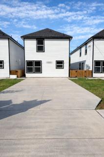 The Calm Oasis Spacious 3BR Houston - 2