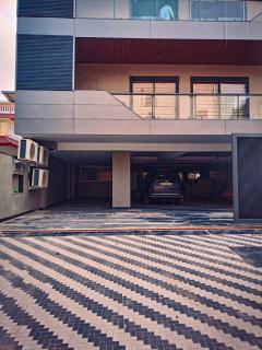The Atrium by 8MH Luxe 3BHK Airport and Yashobhoomi - 6