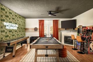 7BR Family Retreat | Mini Golf, Hot Tub, Sleeps 18 - 7