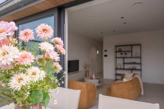 Stylish Apartment with Spacious Terrace - 9