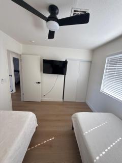 4 bedroom Luxuriously Furnished Modern Mansion With Pool, Spa, and Patio - 5